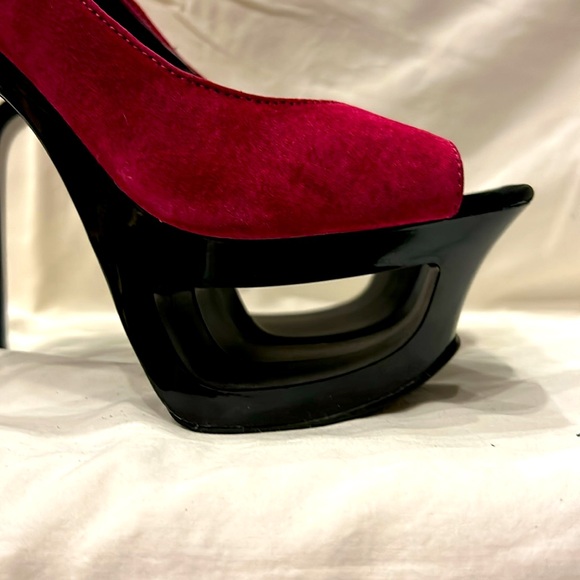 Jessica Simpson - Fuscia Peeptoe Platform Stilettos with Ankle Strap, Size 7.5US - Picture 5 of 11